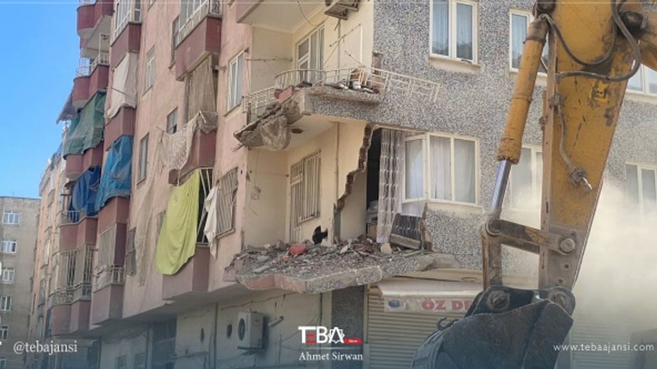 Diyarbakır'da deprem sonrası arama-kurtarma çalışmaları devam ediyor