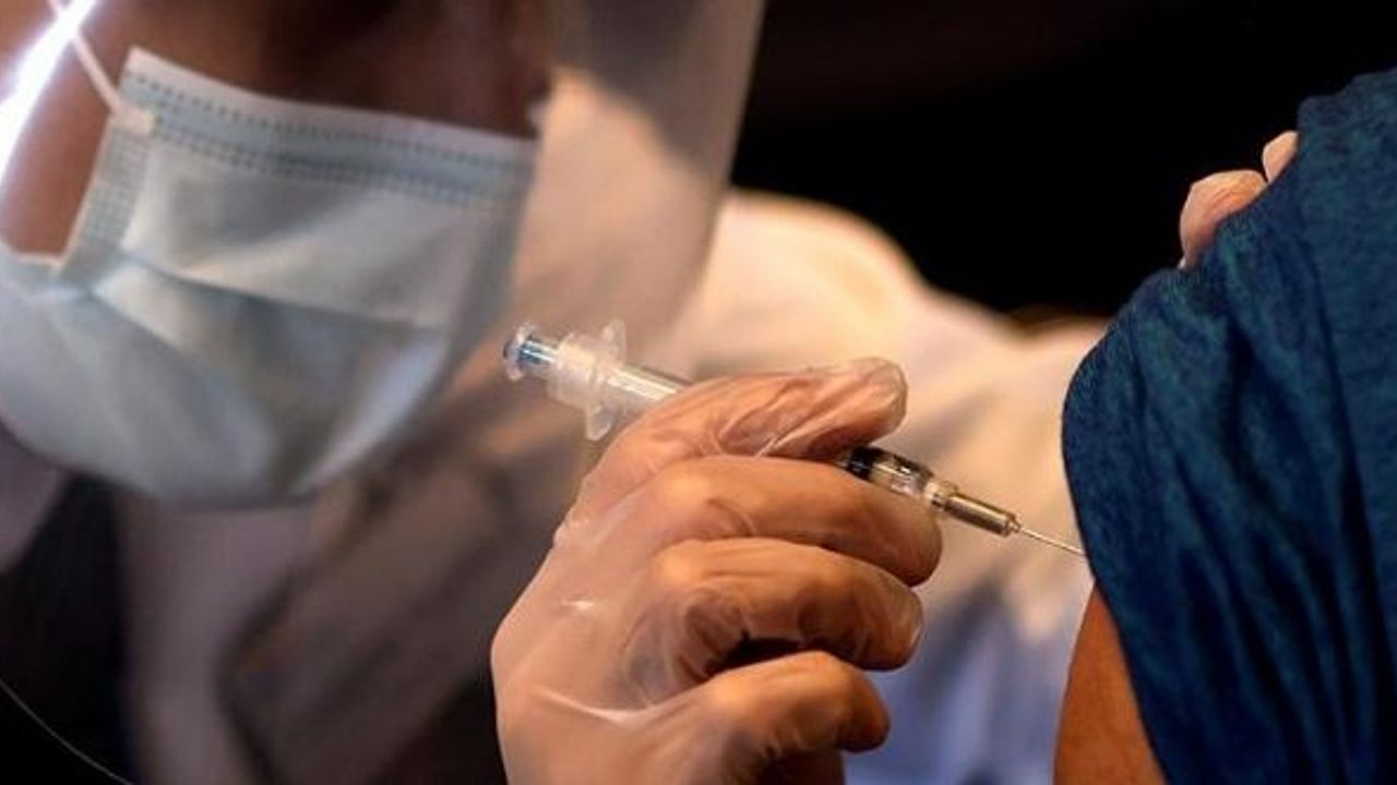 Maliye Bakanlığından memurlara aşı yaptırma zorunluluğu