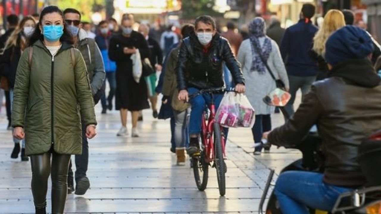 Türkiye'de 111 bin 96 kişinin testi pozitif çıktı