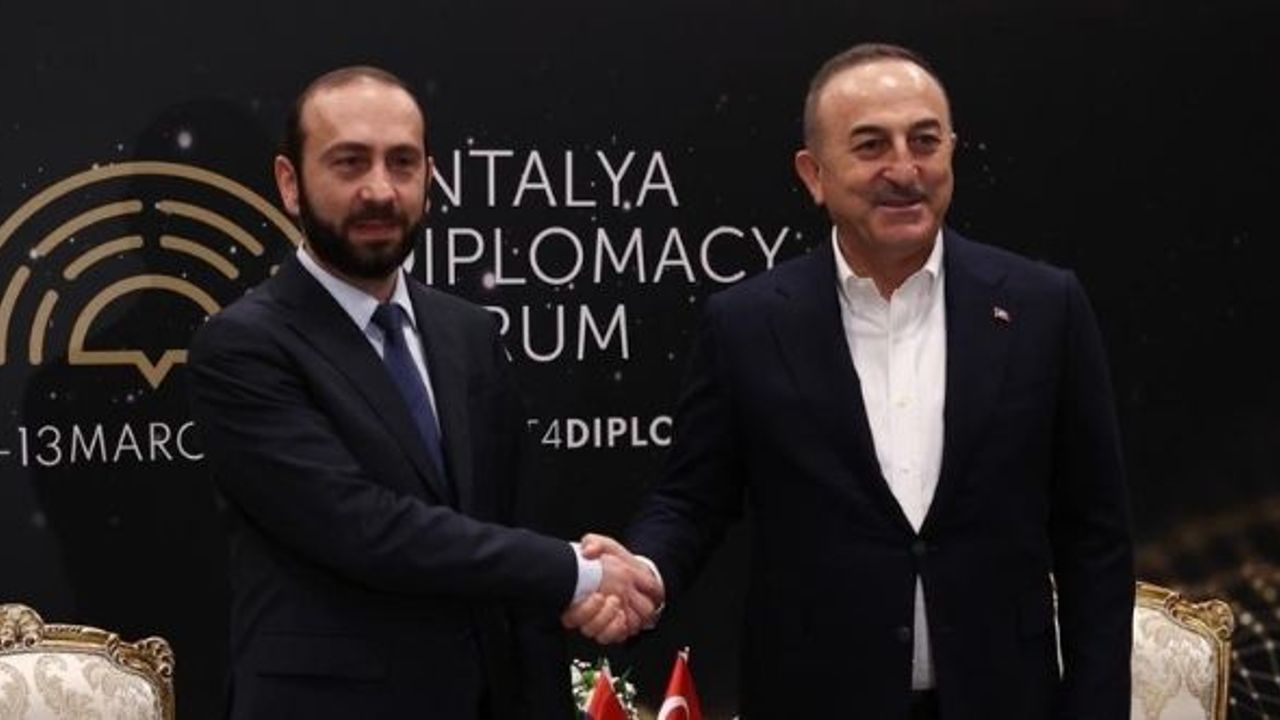 Çavuşoğlu, Ermeni mevkidaşı Mirzoyan ile görüştü