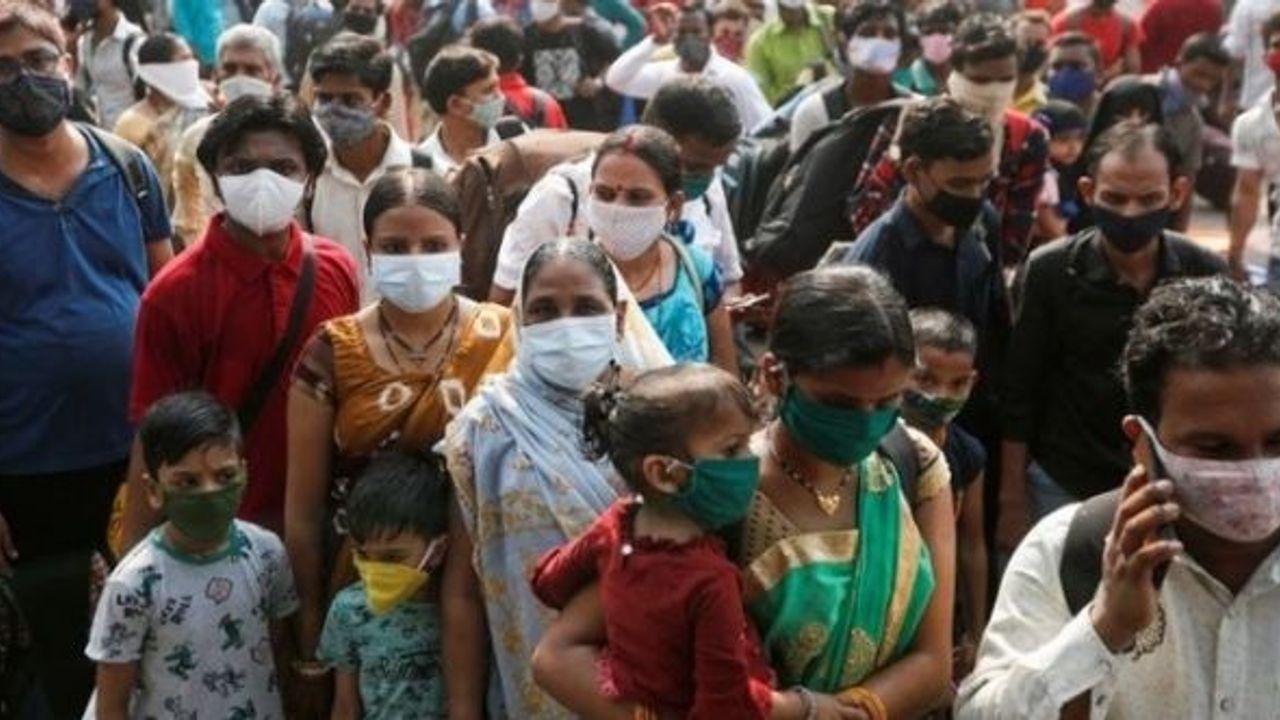 Hindistan'da Kovid-19 vakaları bir günde yüzde 90 arttı