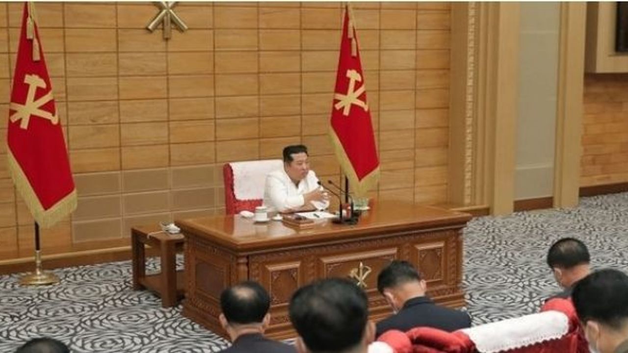 Kim Jong-un'dan ilginç hamle: Ölümsüz aşk iksiri dağıtıyor!