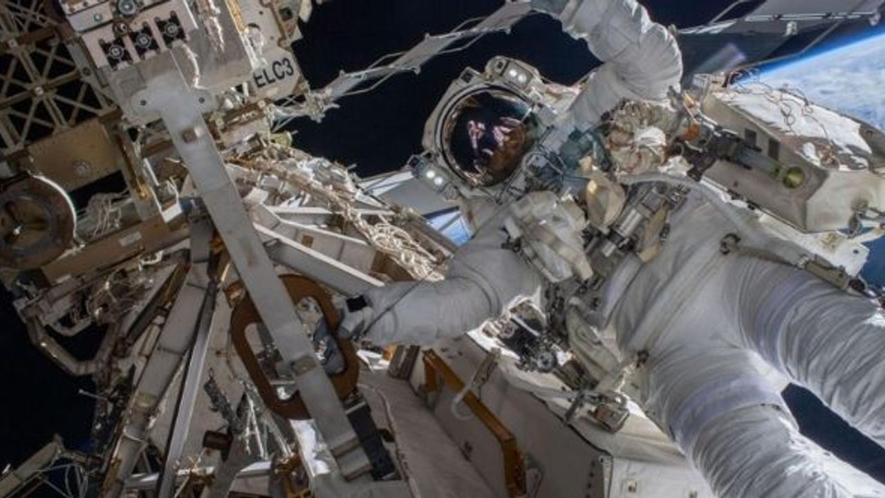 NASA alarma geçti: Astronotun kaskına su doldu