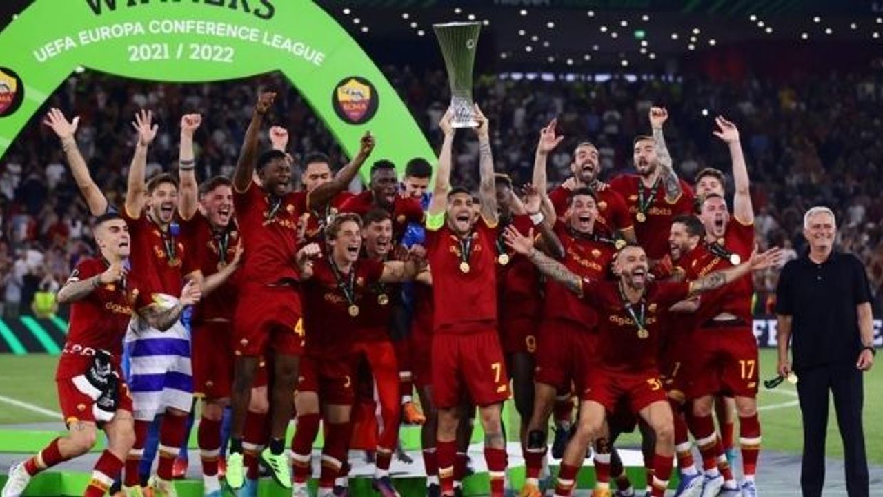 UEFA Avrupa Konferans Ligi'nin şampiyonu Roma!