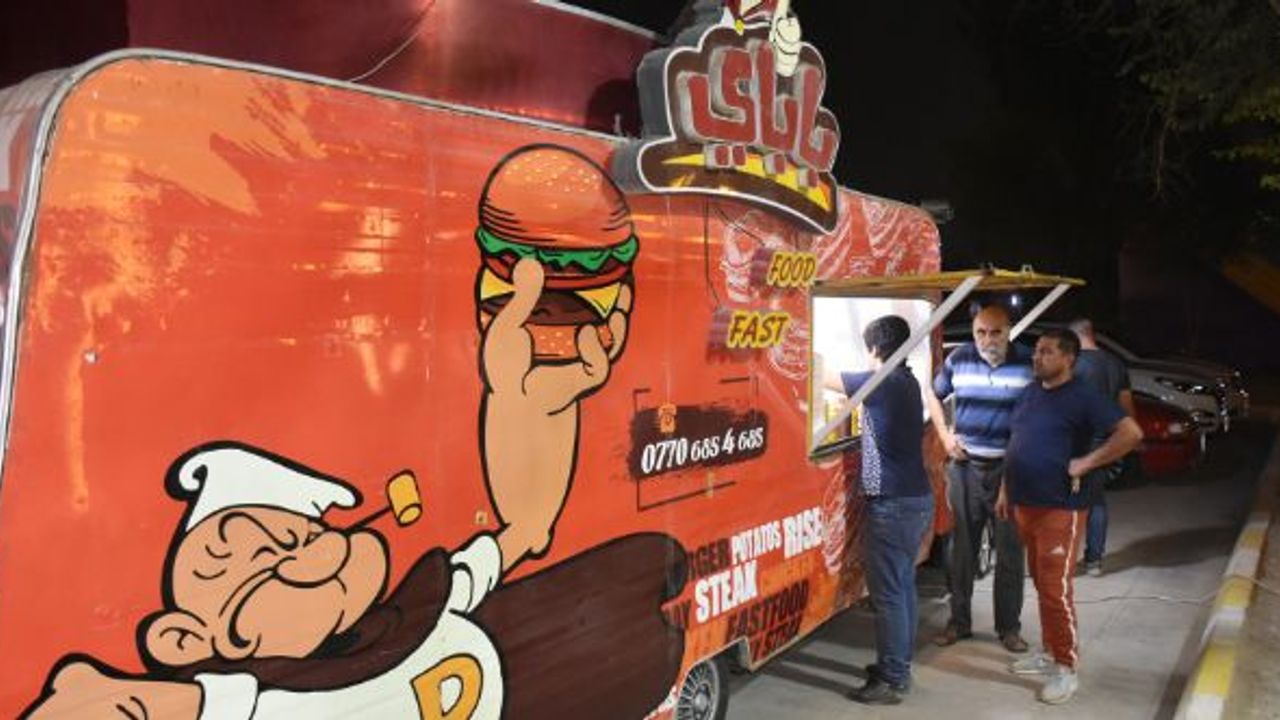 Kerkük'te mobil restoran ve kafelere rağbet artıyor