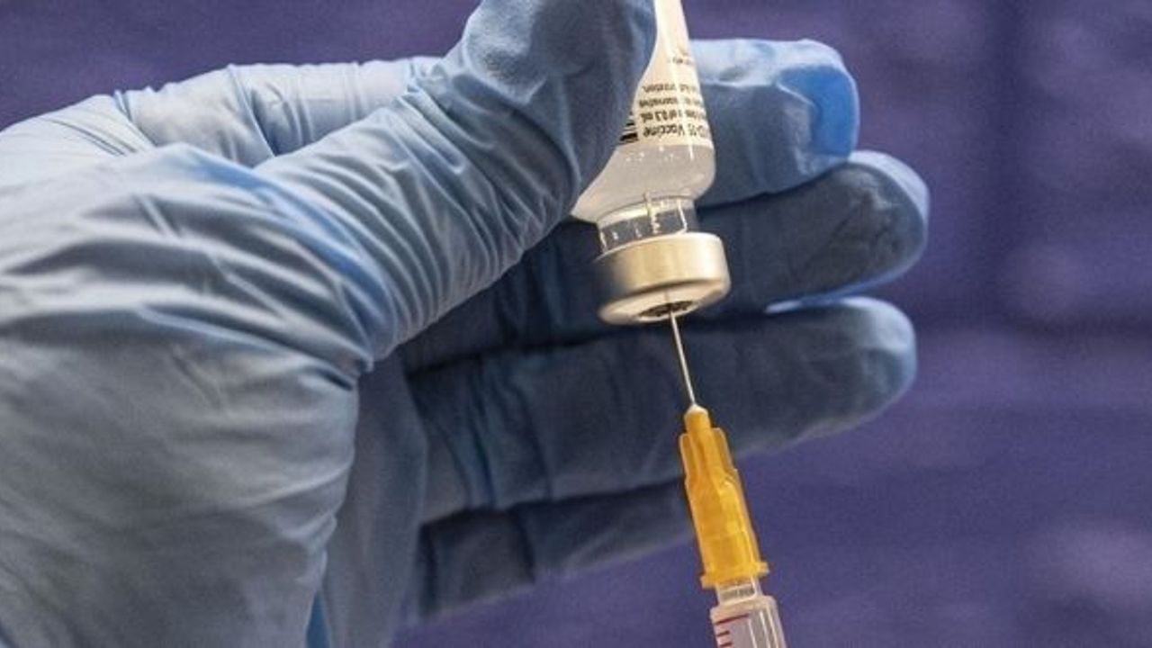 Kovid-19 aşısı yaptıran yaşlı ve sağlık çalışanı sayısının düşük olduğu açıklandı