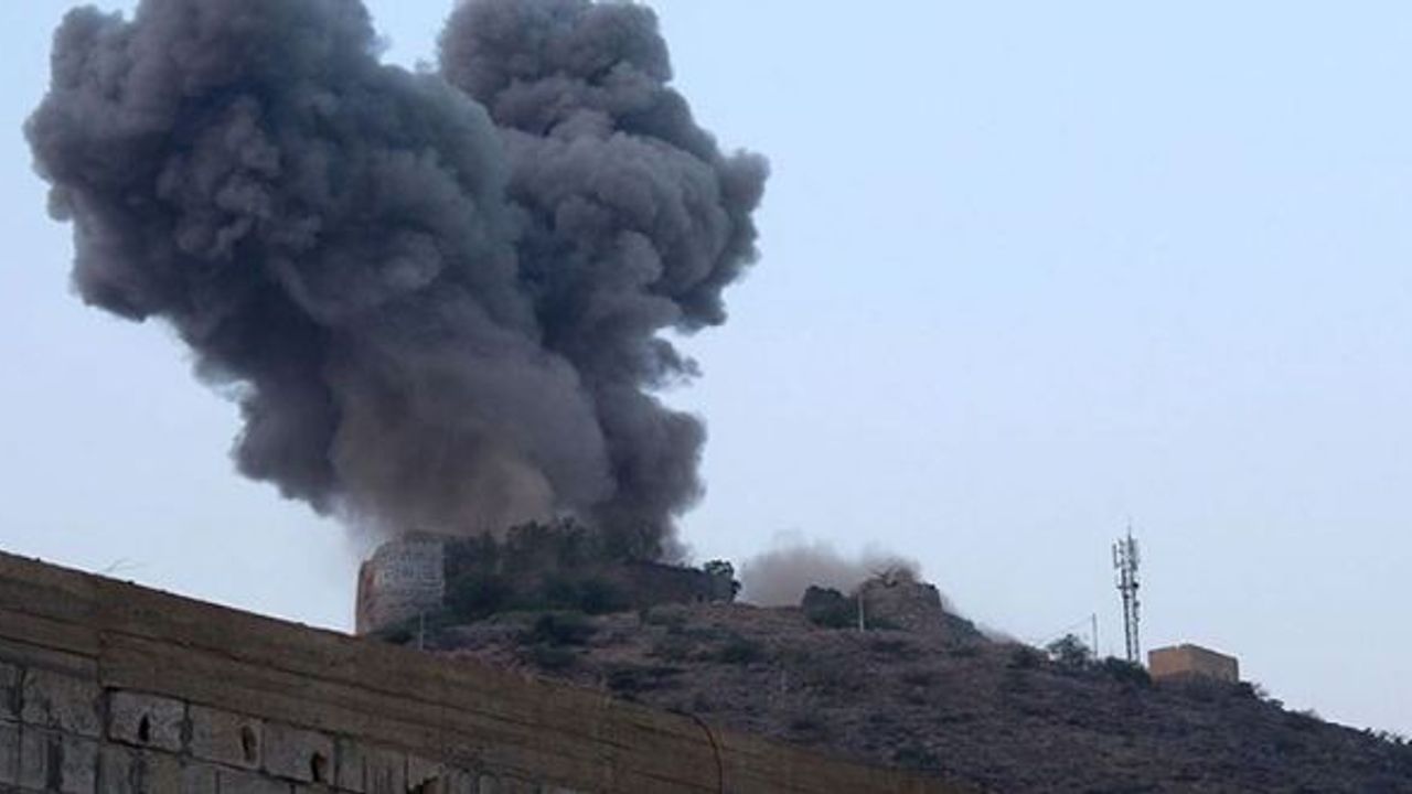 Yemen'de silah deposunda patlama!