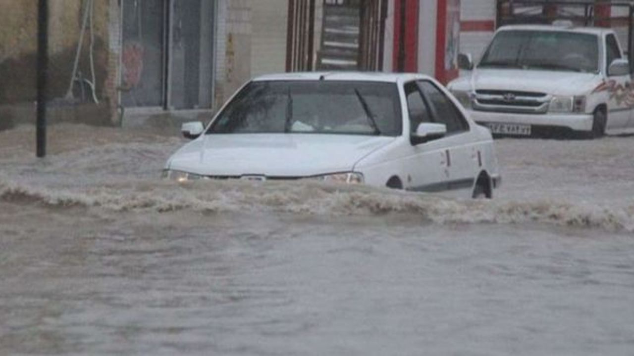 İran'da sellerde can kaybı 90’a yükseldi