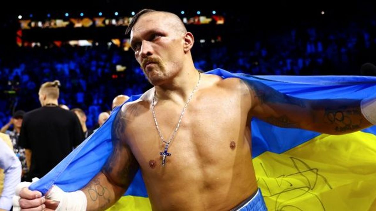 Ukraynalı boksör Usyk unvanlarını korudu