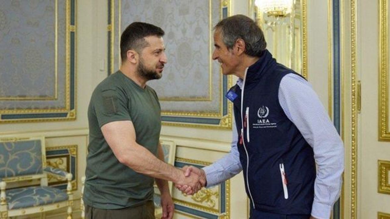Zelenskiy, UAEA Başkanı Grossi ile görüştü