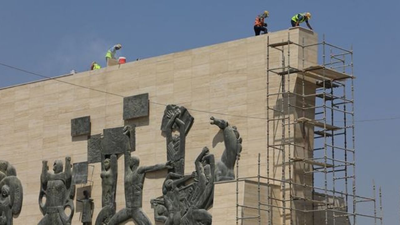 Bağdat'taki 'Özgürlük Anıtı' Türk işçiliğiyle restore ediliyor