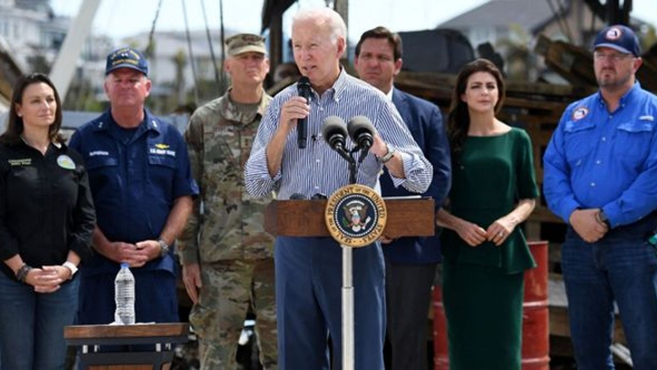 Biden’dan bir gaf daha: Mikrofonun azizliğine uğradı