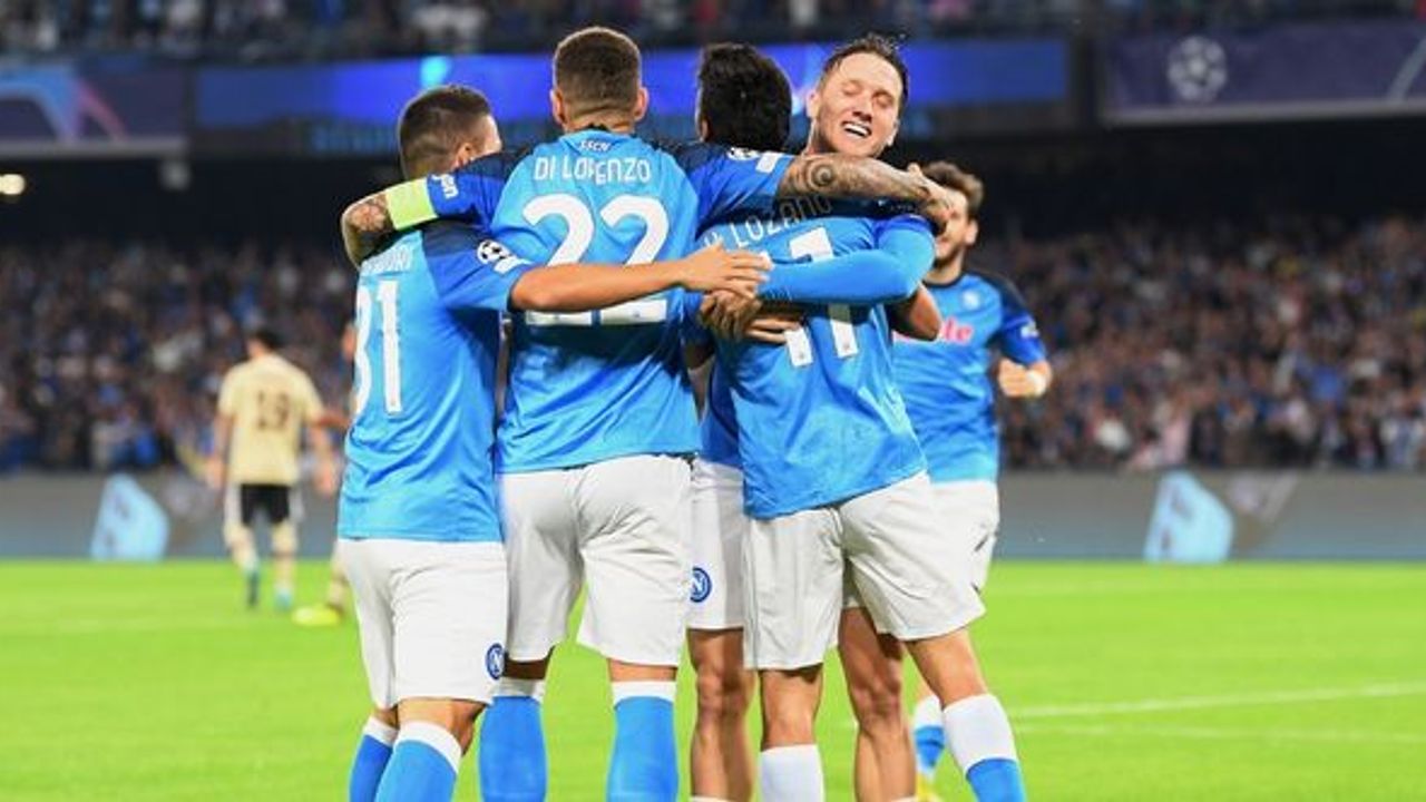 Gol düellosunu kazanan Napoli son 16’da