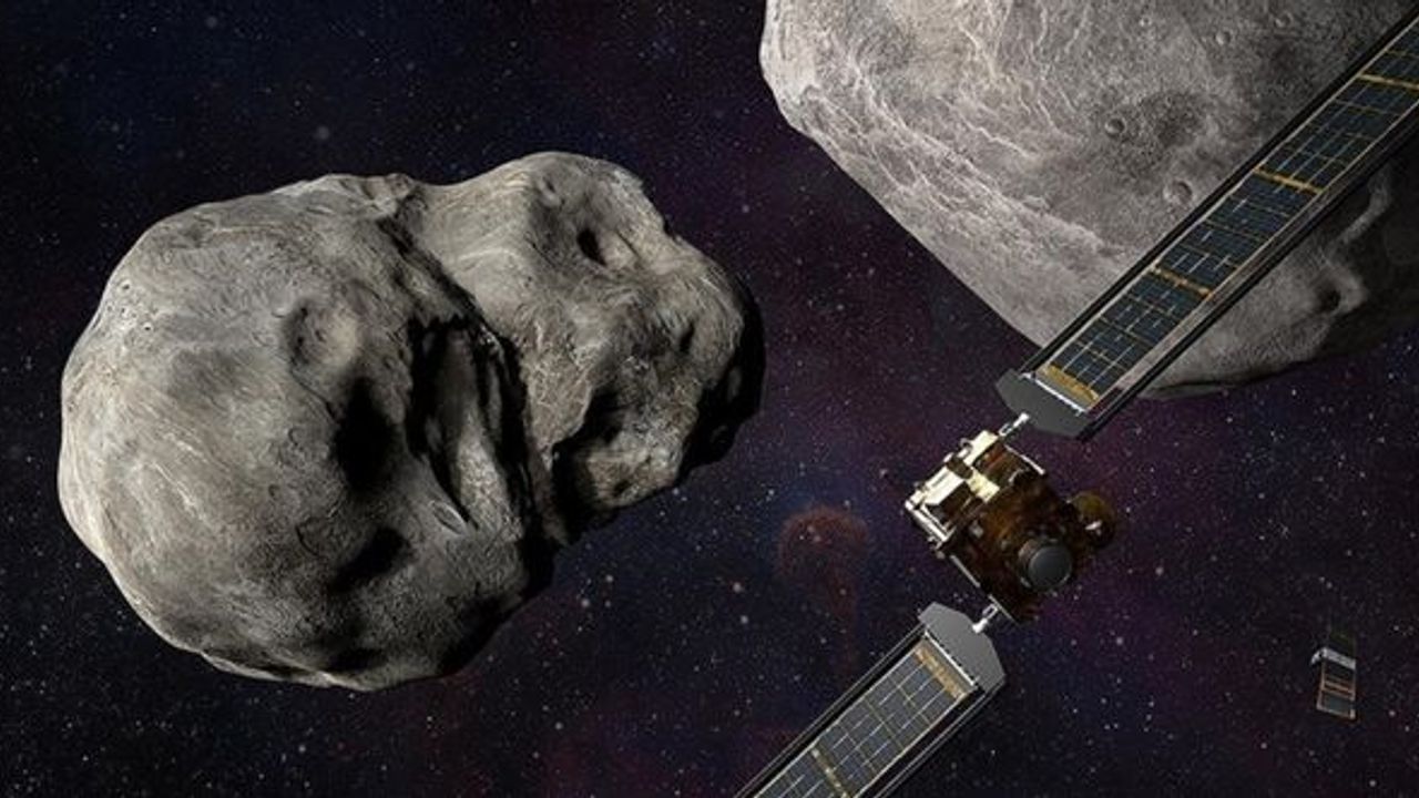 Uzay aracının çarptığı asteroidde parlayan bir kuyruk oluştu