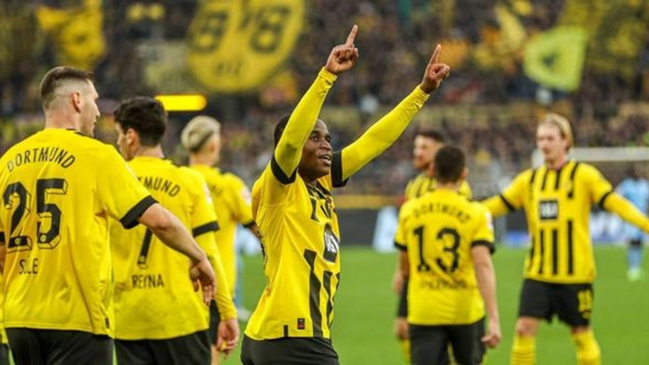 Dortmund 3 puanı 3 golle aldı
