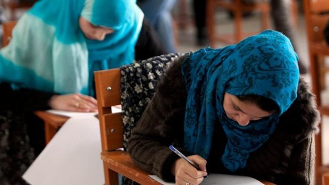 Afganistan'da kızların üniversitedeki eğitimlerine ara verildi