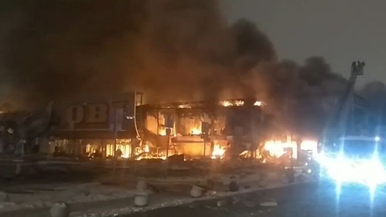 Moskova’da bir hipermarkette yangın