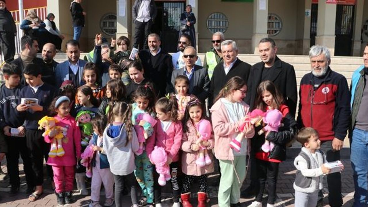 Turan, Kahramanmaraş'ta depremzedeleri ziyaret etti
