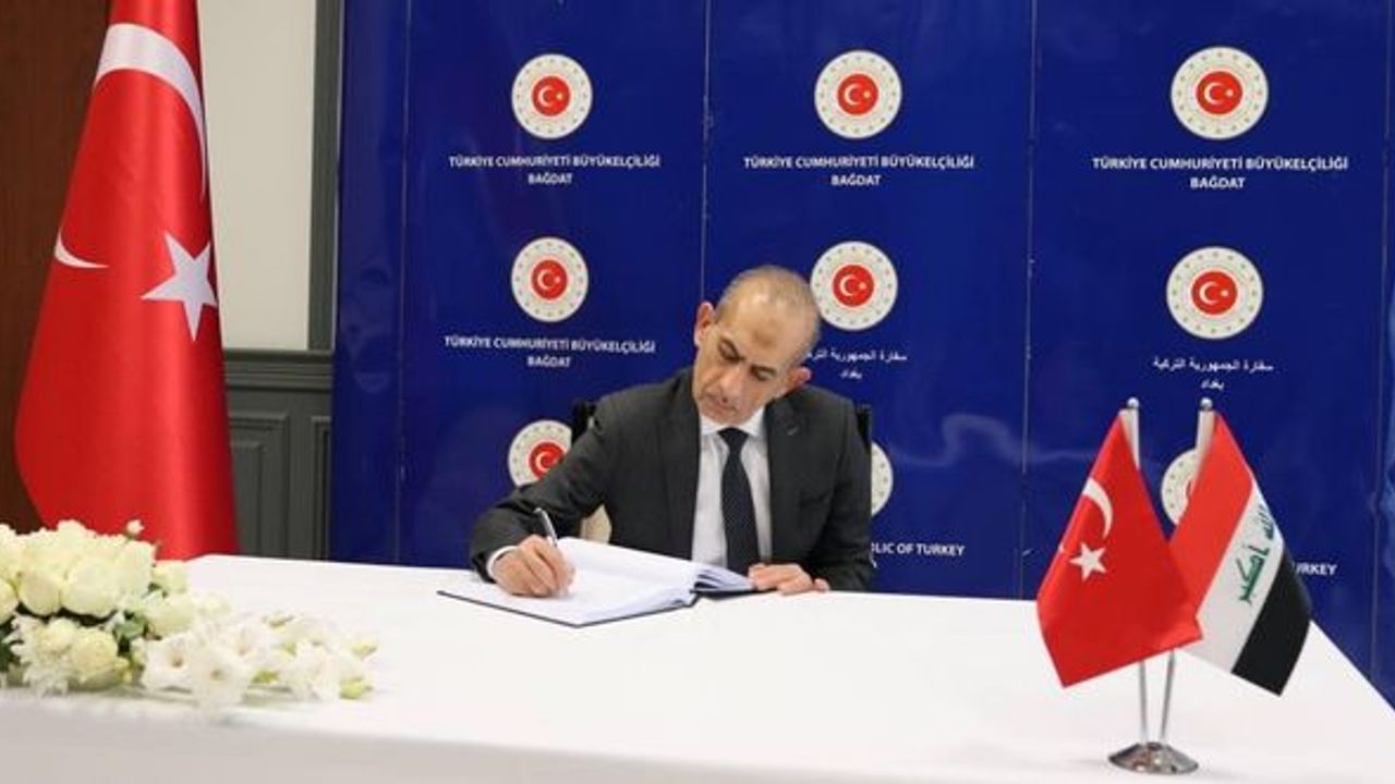 Turan, Türkiye'nin Bağdat Büyükelçiliğinde açılan taziye defterini imzaladı
