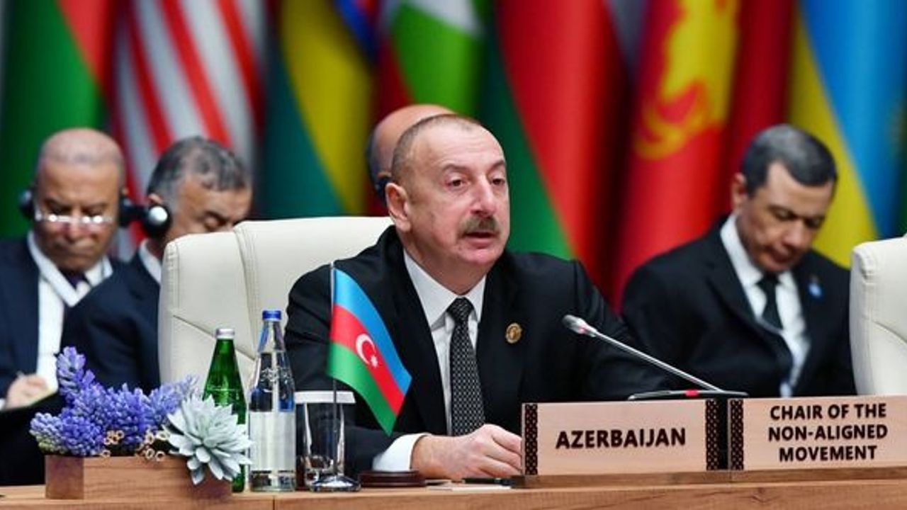 Aliyev’den Fransa'nın sömürgeciliği sürdürmesine tepki
