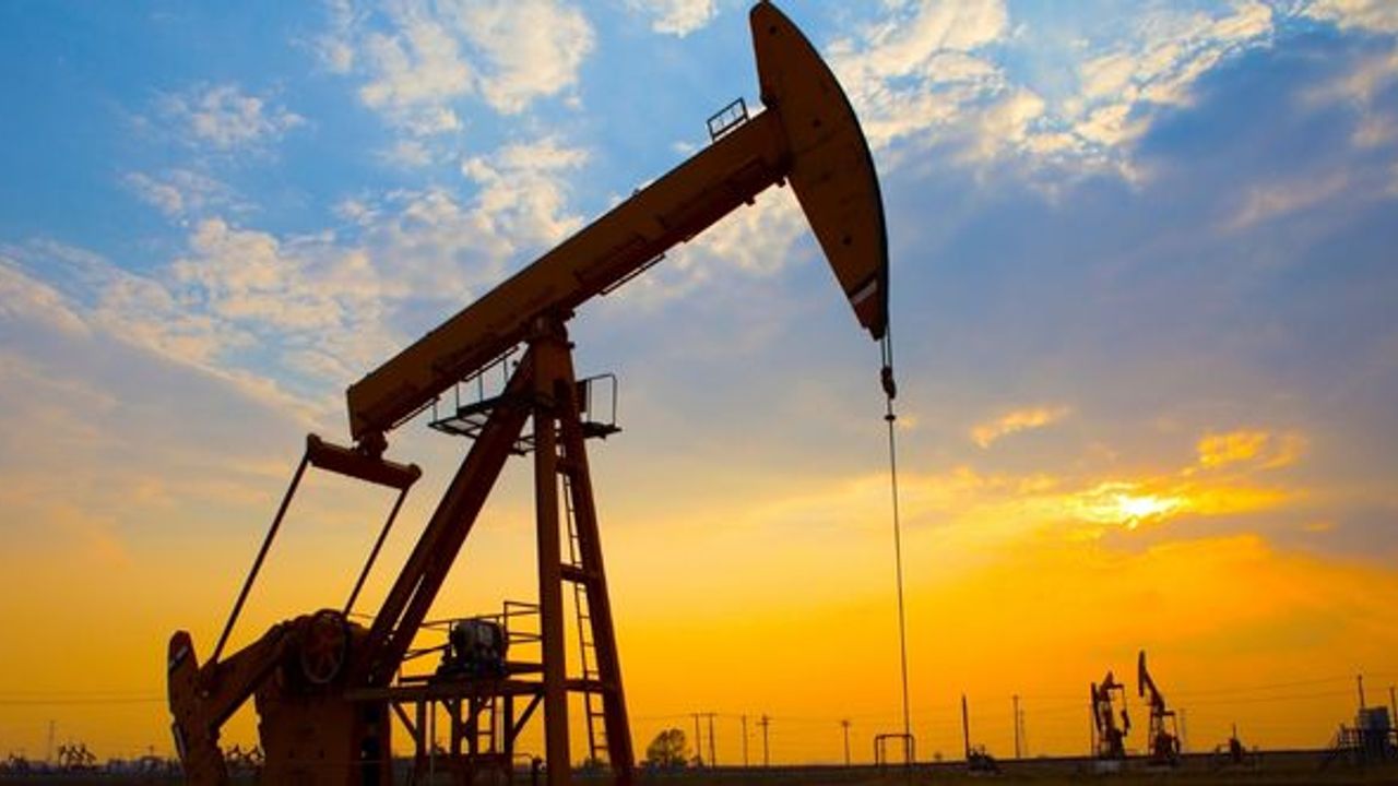 Brent petrolün varil fiyatı 82,98 dolar