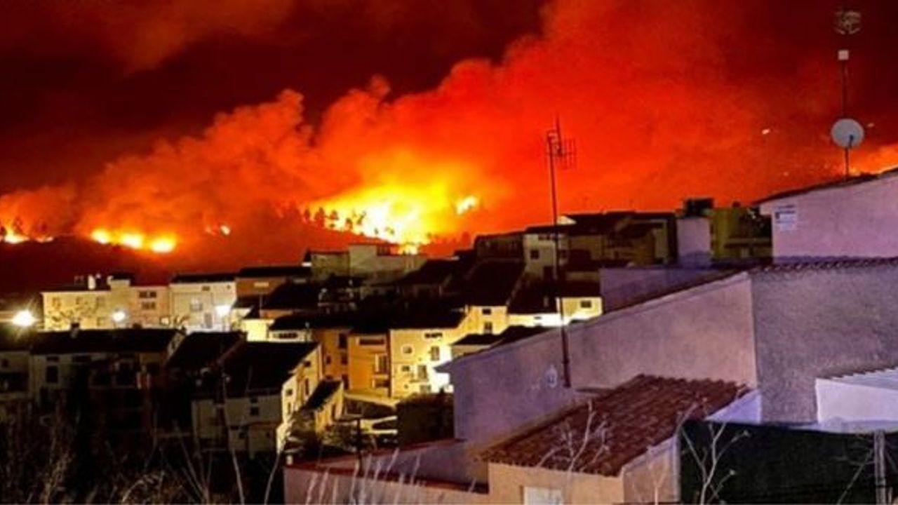  İspanya’da orman yangını: Binlerce kişi tahliye edildi