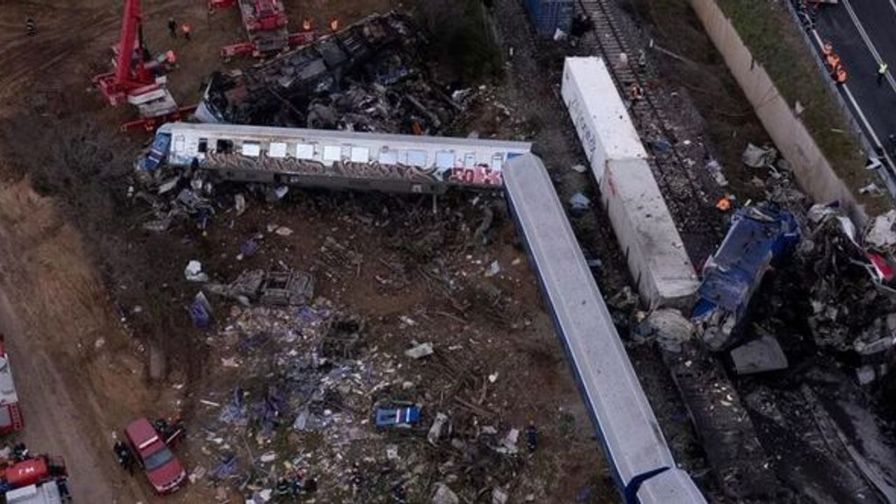 Miçotakis, tren felaketi sonrası özür diledi: İnsan hatasının arkasına saklanamayız