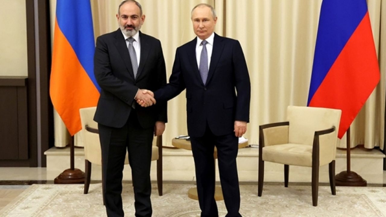 Putin ile Paşinyan Karabağ'daki durumu görüştü