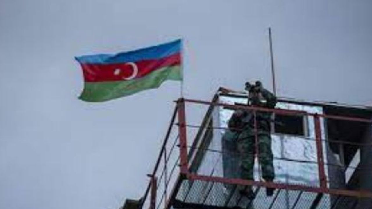 Azerbaycan, Laçın Koridoru'nun başlangıcında sınır kontrol noktası kurdu