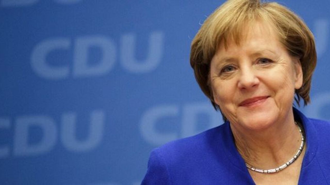 Eski Almanya Başbakanı Angela Merkel'e üstün hizmet ödülü verildi