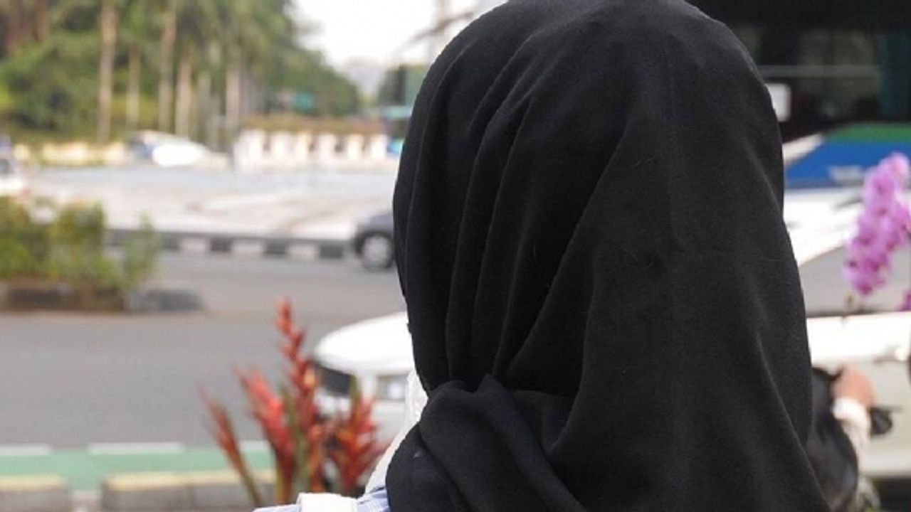 İran'da başörtüsü kuralına uymayan öğrencilere eğitim verilmeyecek