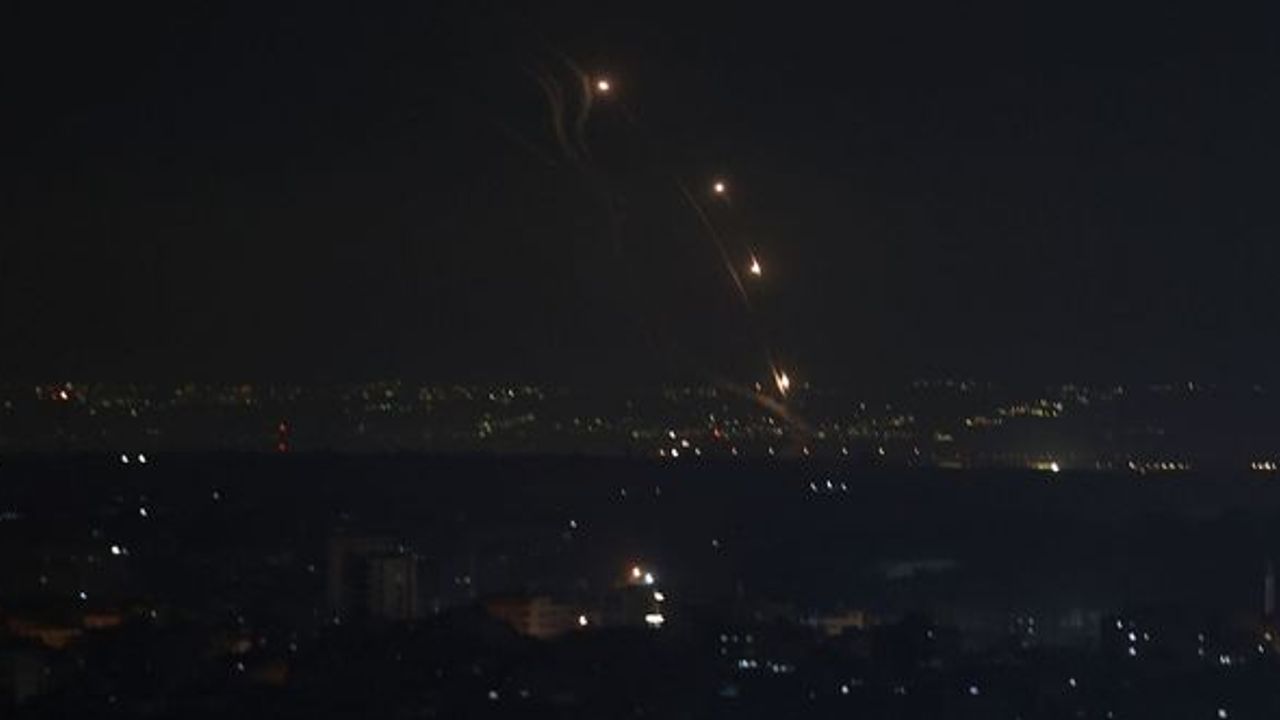 İsrail’in hava saldırılarına karşı Gazze’den İsrail’e roket saldırısı düzenlendi