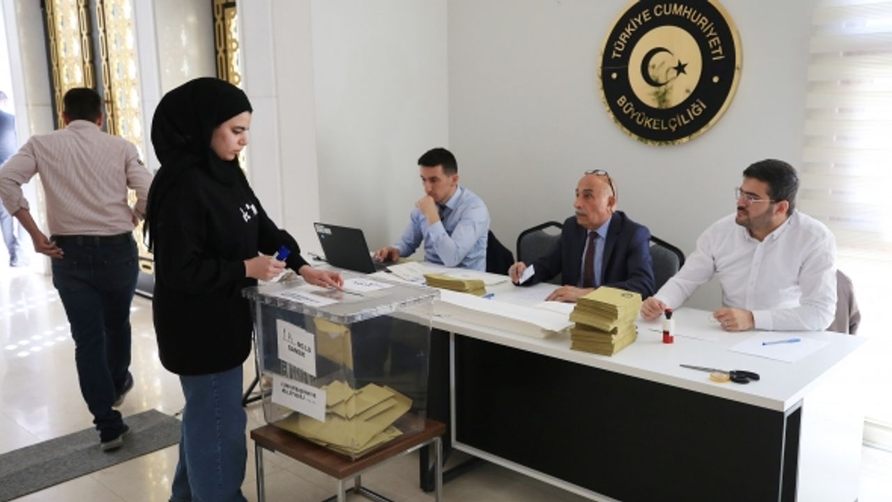 Bağdat'ta Türkiye'deki 14 Mayıs seçimleri için oy kullanma işlemi başladı