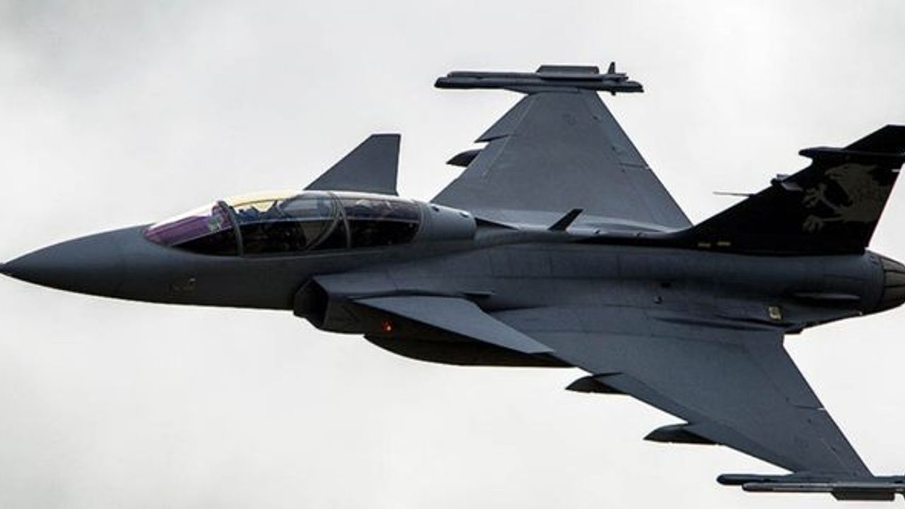 İsveç'ten Ukraynalı pilotlara Gripen savaş uçaklarıyla eğitim yapma izni