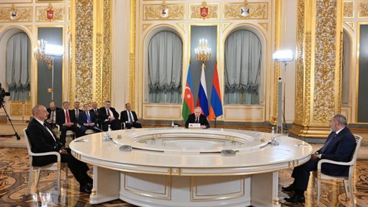 Putin, Aliyev ve Paşinyan, Moskova'da Azerbaycan-Ermenistan ihtilafını görüştü