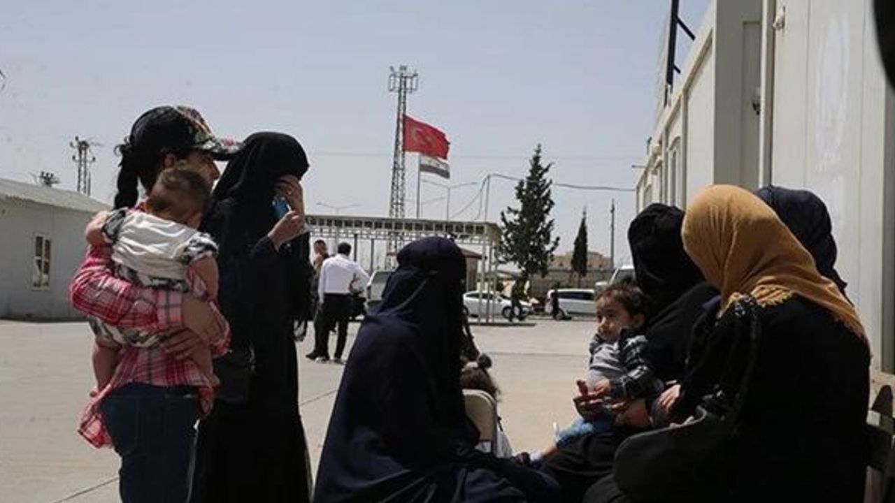 Türkiye’den ülkesine gönüllü dönen Suriyelilerin sayısı 554 bini aştı