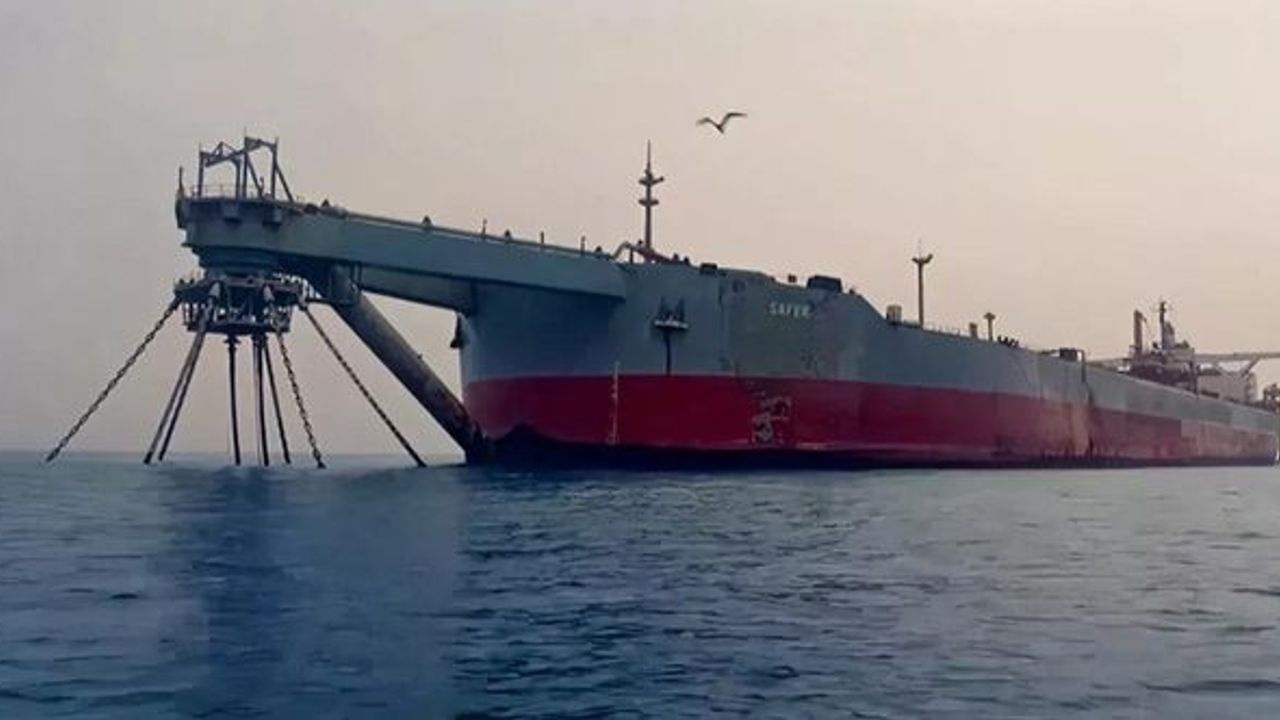 BM: Tehlike arz eden tankerdeki petrol 14 gün içinde boşaltılacak