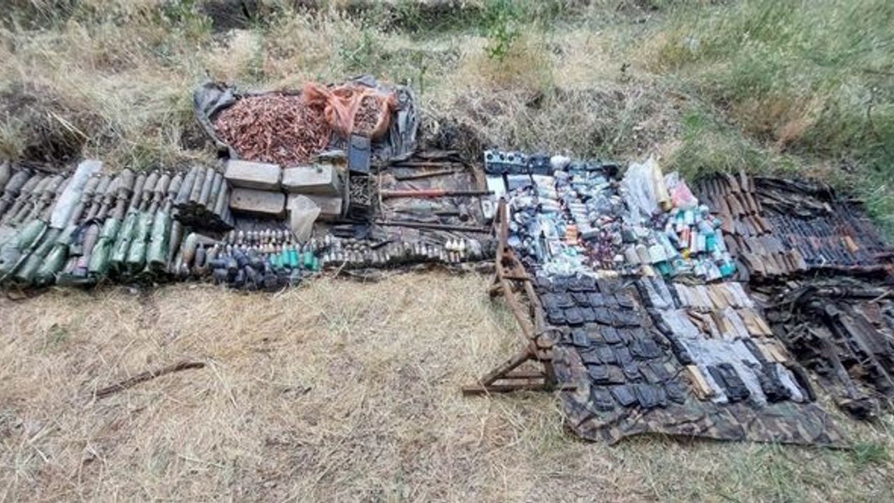 Irak'ın kuzeyinde teröristlere ait silah ve mühimmat ele geçirildi