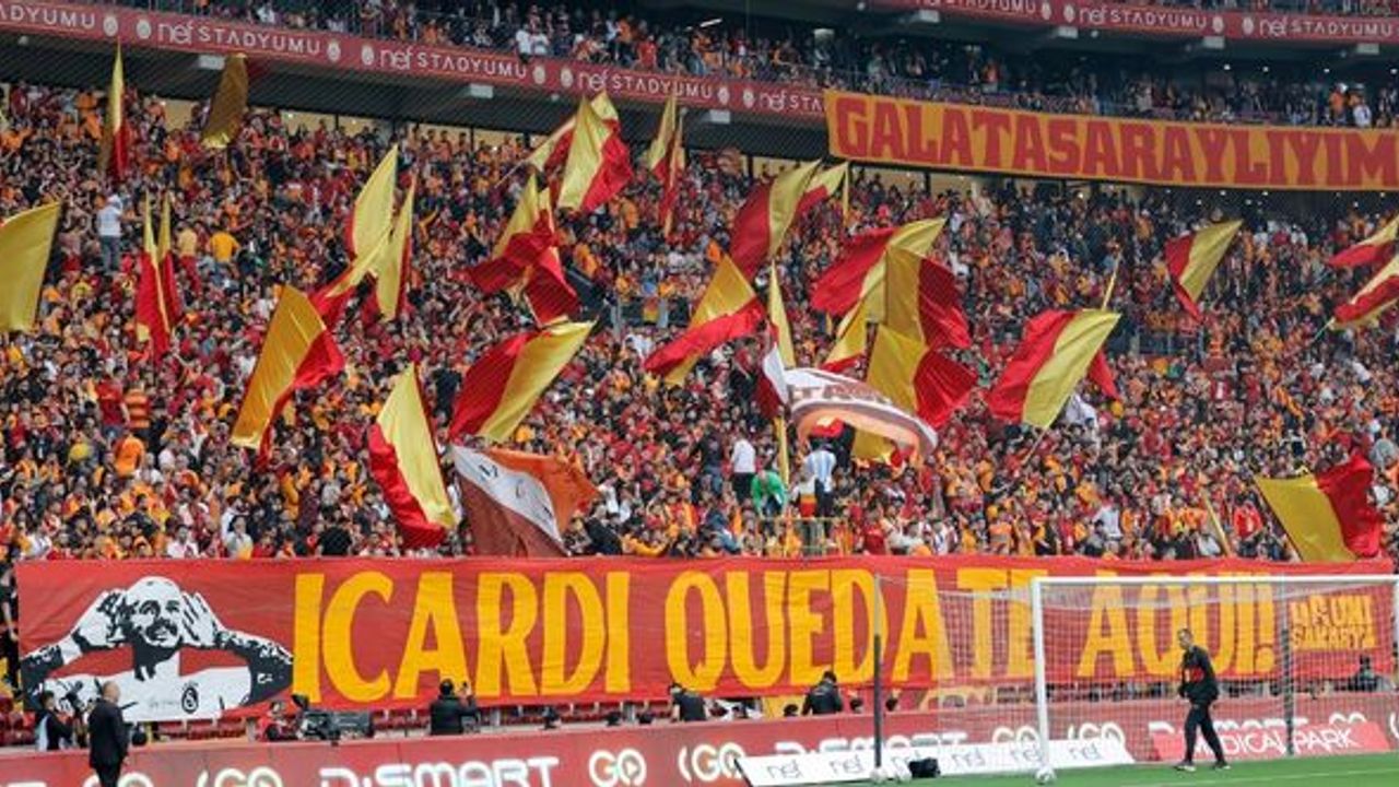 Şampiyon sezonu derbi galibiyeti ile kapadı