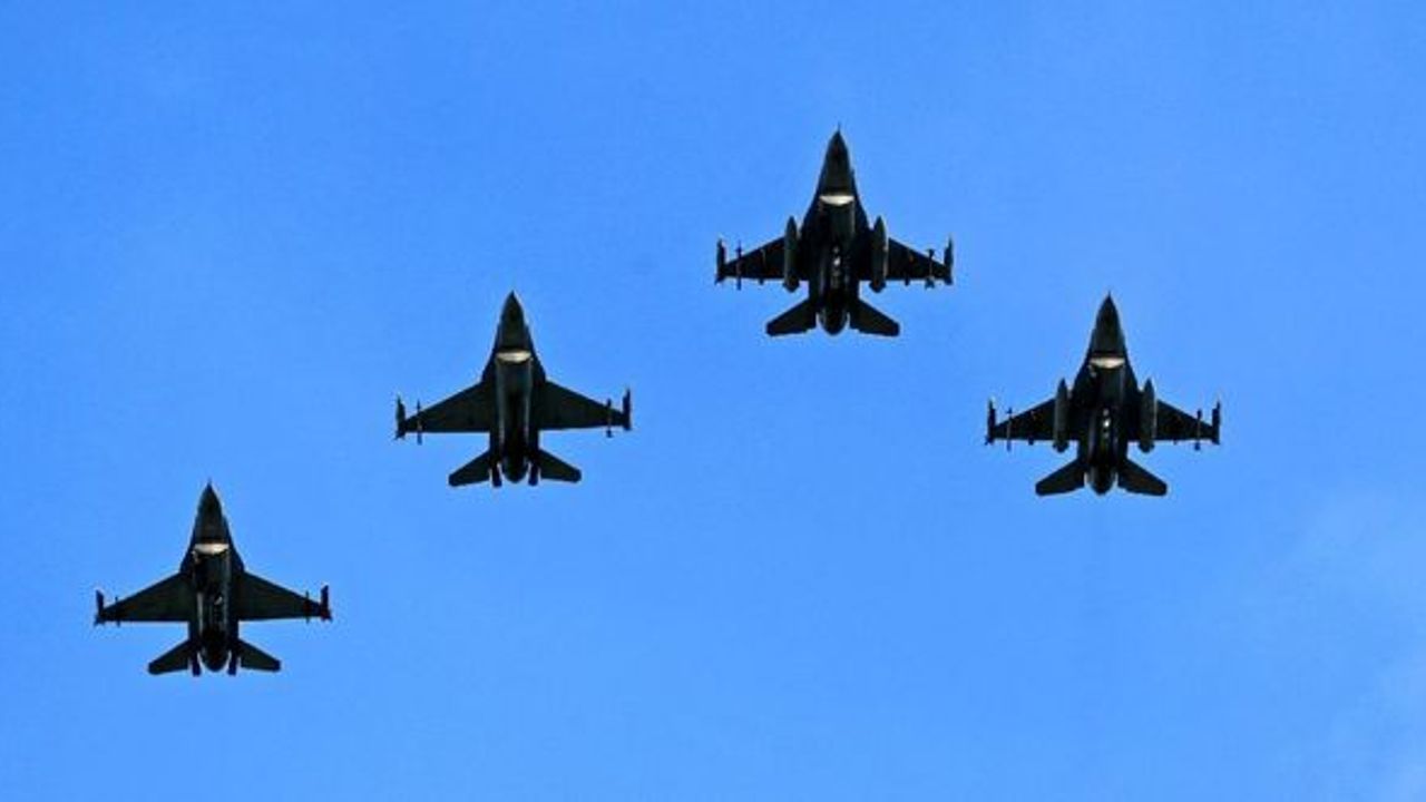 Ukraynalı pilotlar F-16 eğitimine başladı