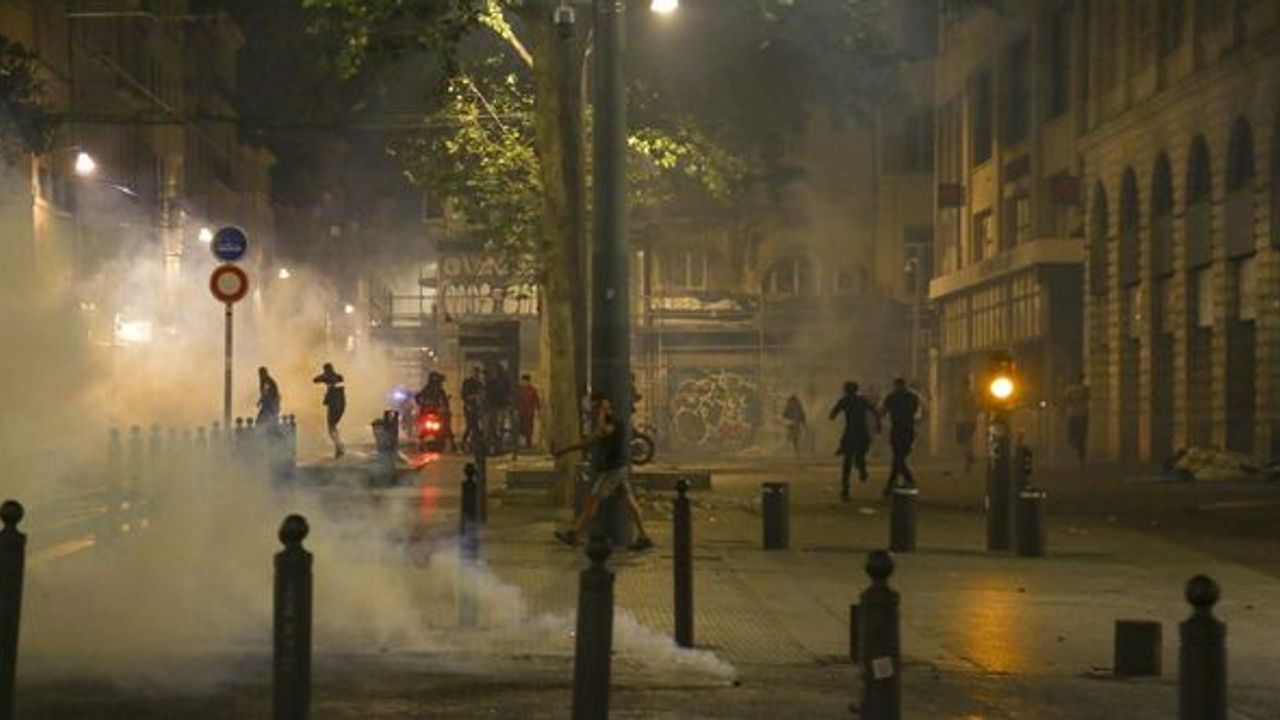 Fransa’da polis kurşunuyla ölen Nahel’in ailesinden çağrı