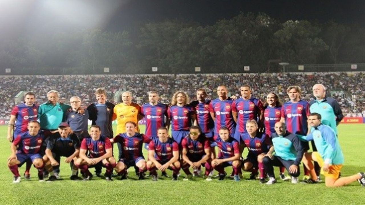 Eski yıldız futbolculardan Kırgızistan'da gösteri maçı