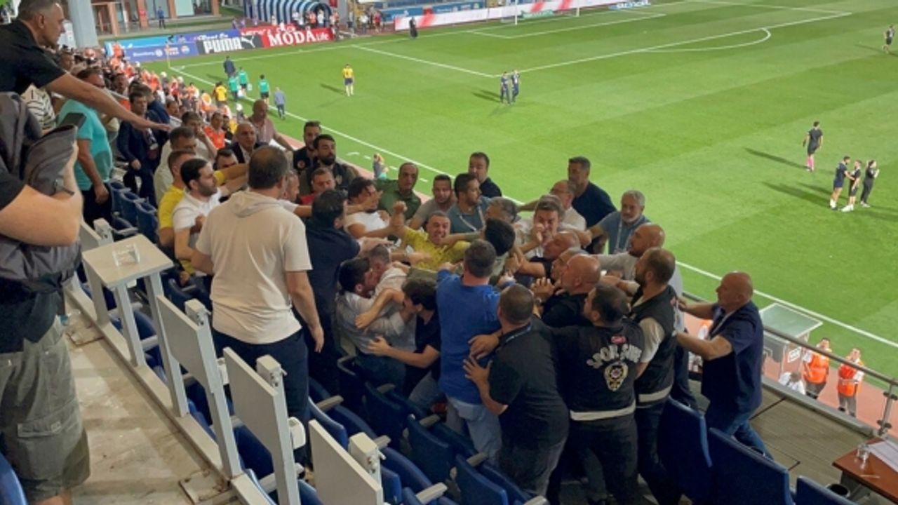 Maçtan sonra protokol tribününde kavga çıktı