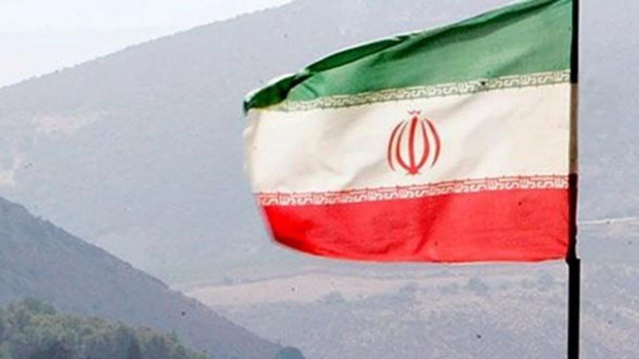 İran Basra Körfezi'nde 2 yabancı gemiye el koydu