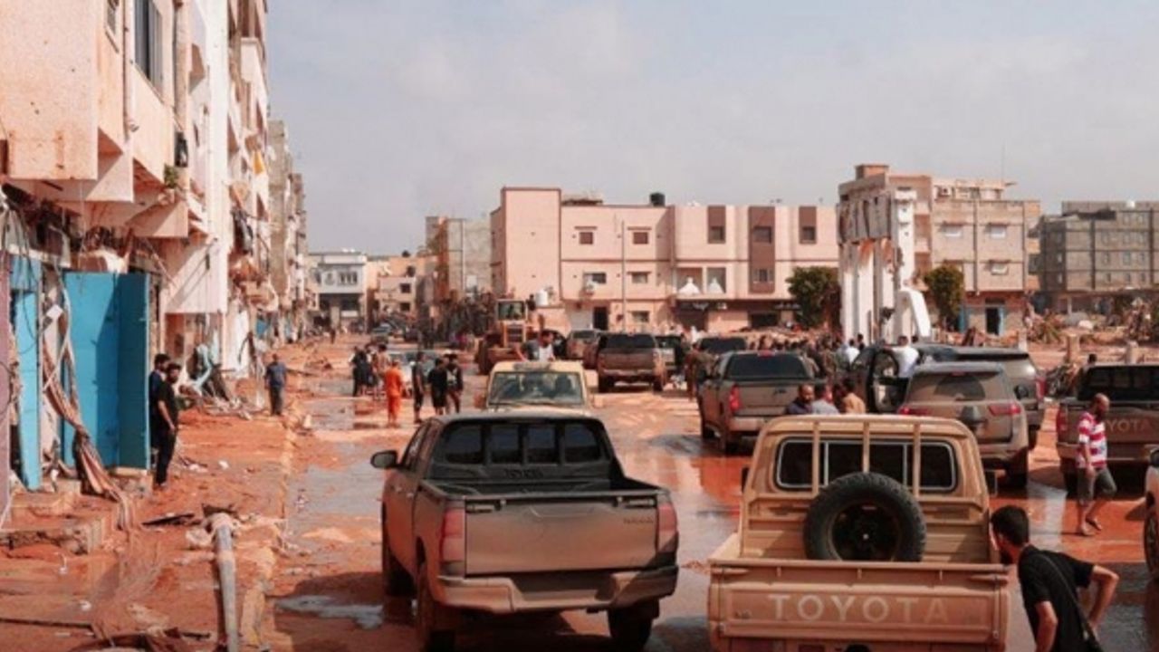Cezayir'den sel felaketi yaşanan Libya'ya hava köprüsü