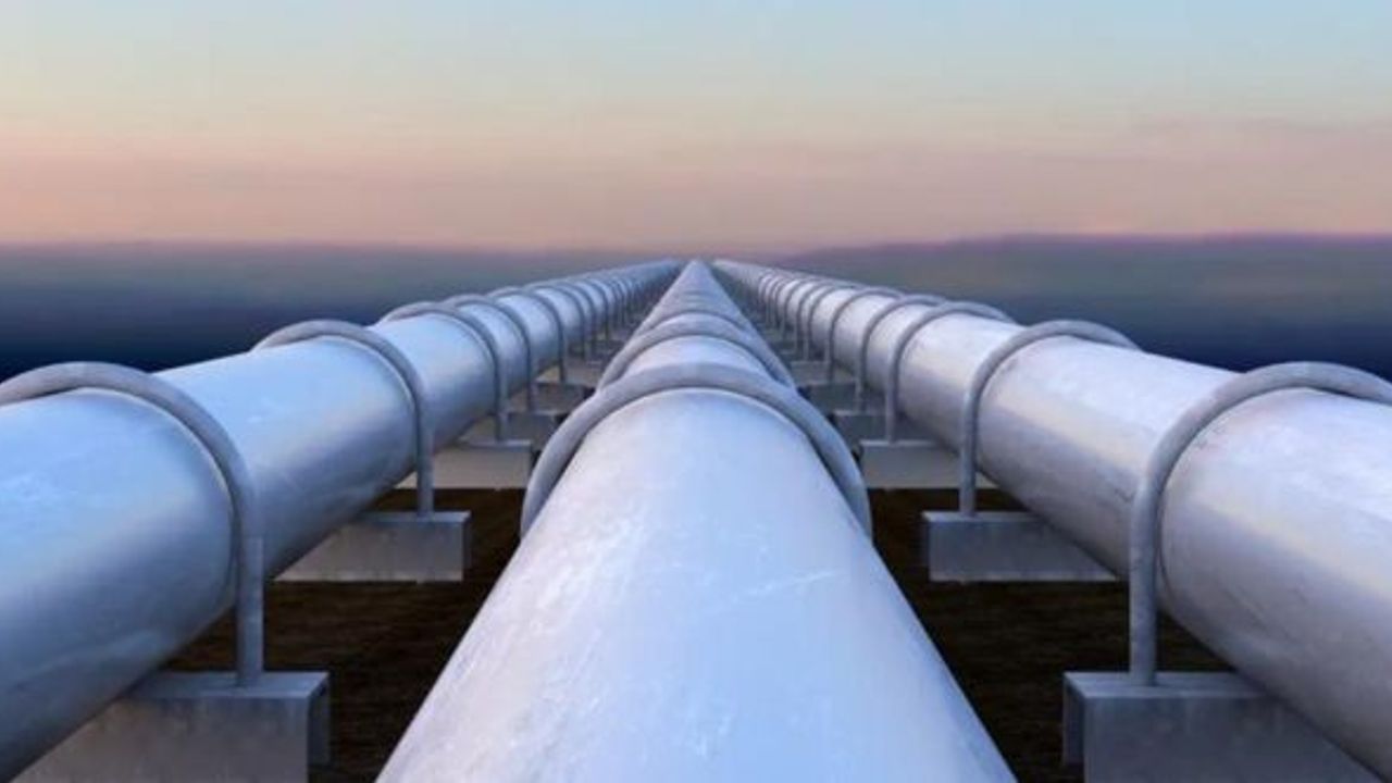 İran petrol boru hattında sızıntı sürüyor