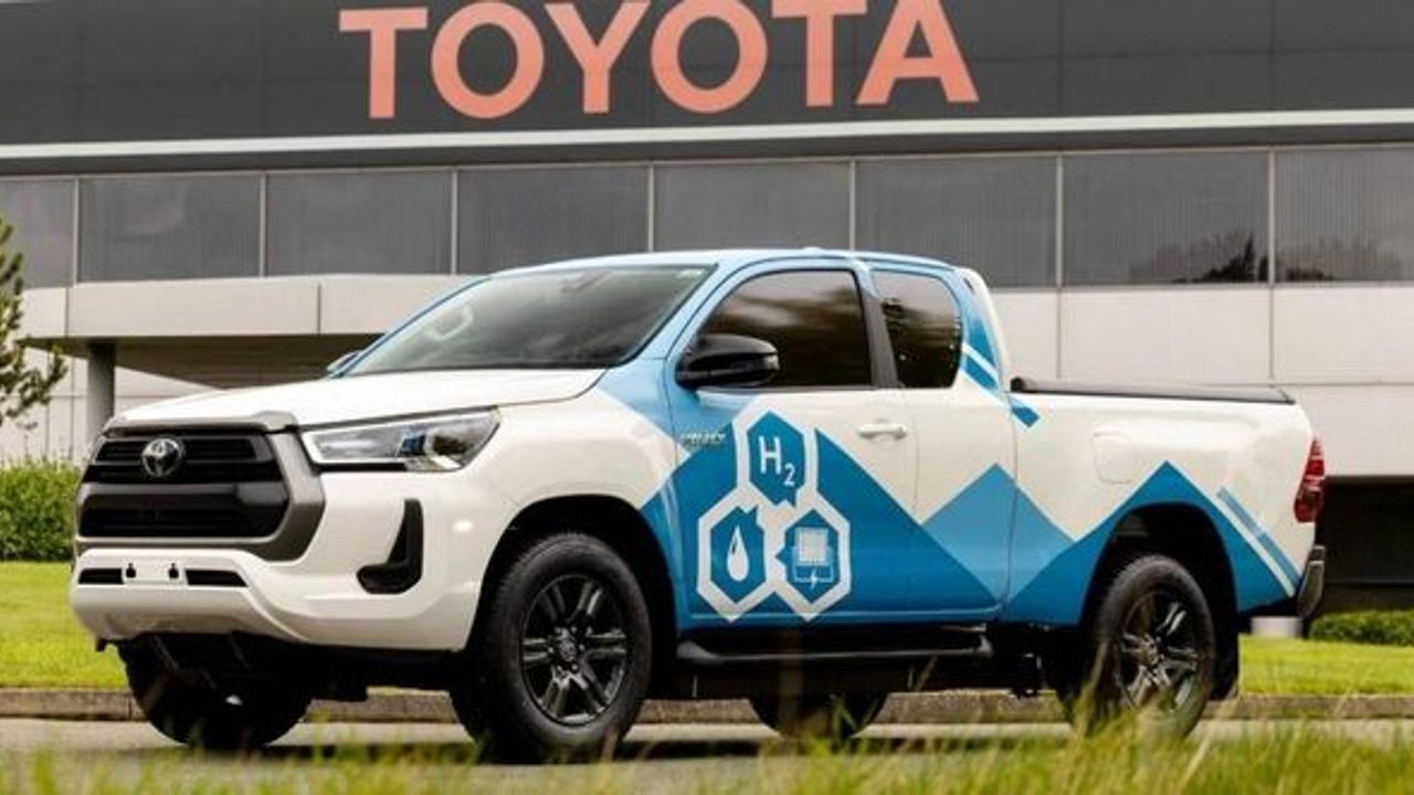 Toyota, hidrojen yakıt hücreli Hilux prototipini tanıttı