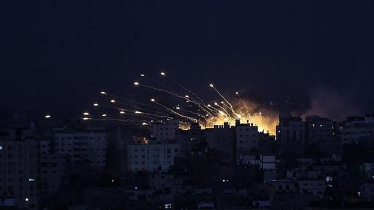 "İsrail, Gazze'ye beyaz fosfor bombasıyla saldırıyor"