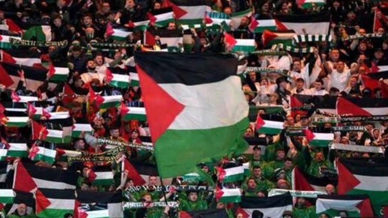 UEFA Şampiyonlar Ligi maçında Celtic taraftarı Filistin bayrakları açtı