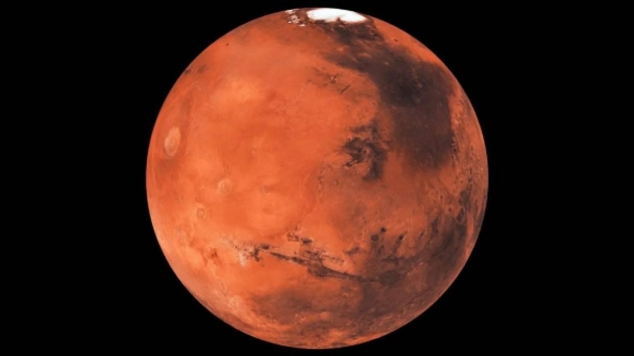 Çin'in keşif aracı, Mars'ta düzensiz yeraltı yarıkları keşfetti